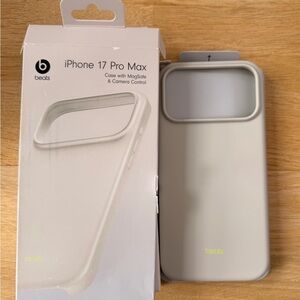 Beats iPhone 17 Pro Max MagSafe Case - Sand
